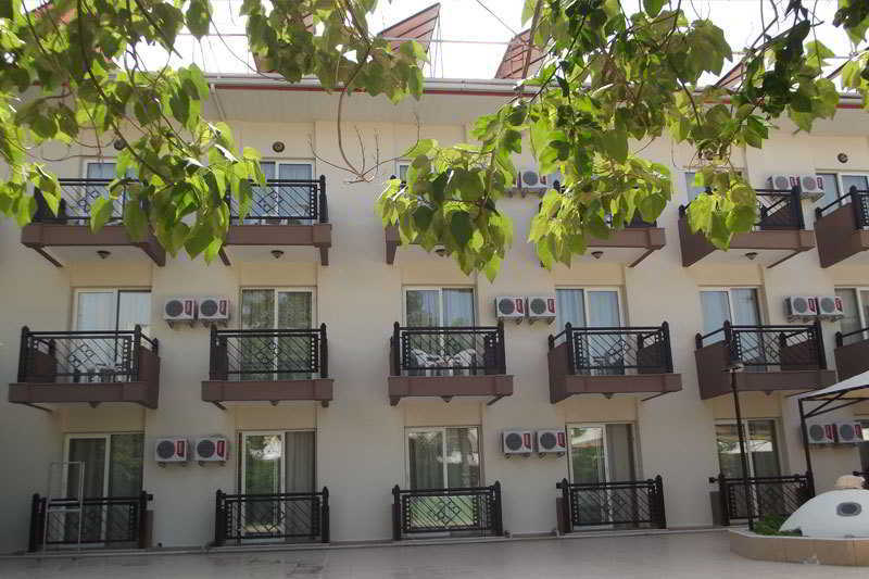 בלדיבי Ege Montana Hotel מראה חיצוני תמונה