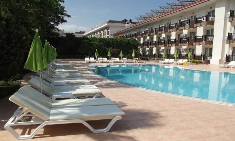 בלדיבי Ege Montana Hotel מראה חיצוני תמונה